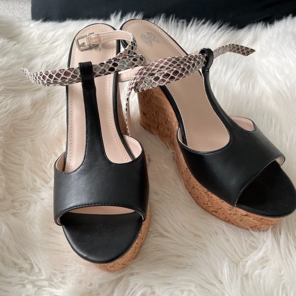 Size 10 Victoria's Secret Cork wedges - Picture 1 of 4
